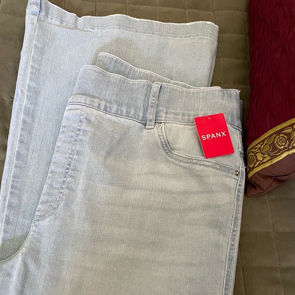 Spanx Jeans Retro Flare Light Wash - Picture 6 of 9